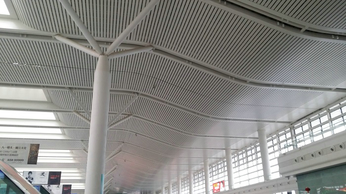 铝方通吊顶，铝天花 善禾高铁站装修案例