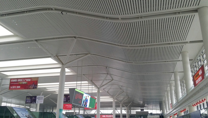 善禾高铁站装修案例，铝方通吊顶