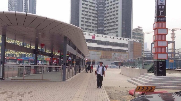 BRT雨棚铝单板现场图1 BRT雨棚铝单板现场图1