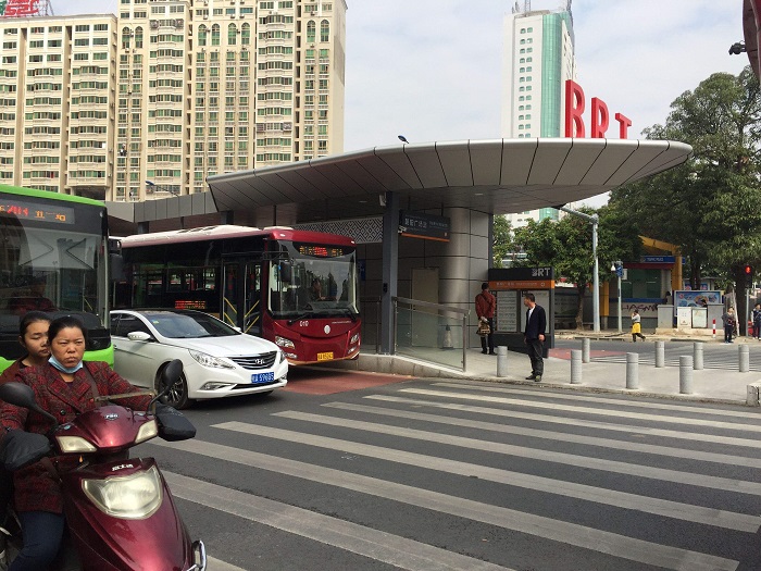 BRT雨棚铝单板现场图2 BRT雨棚铝单板现场图2