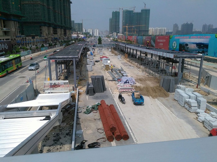 BRT雨棚铝单板现场施工图2 BRT雨棚铝单板现场施工图2