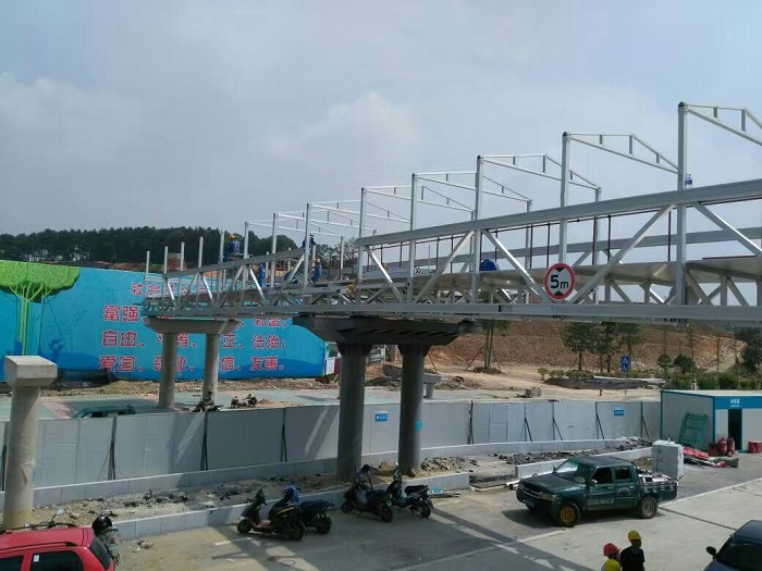 BRT雨棚铝单板现场施工图4 BRT雨棚铝单板现场施工图4