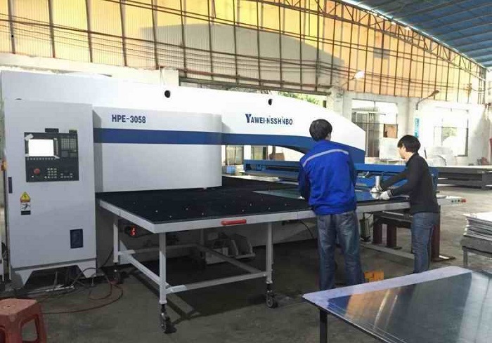 氟碳铝单板定做使用的设备一定要符合行业标准